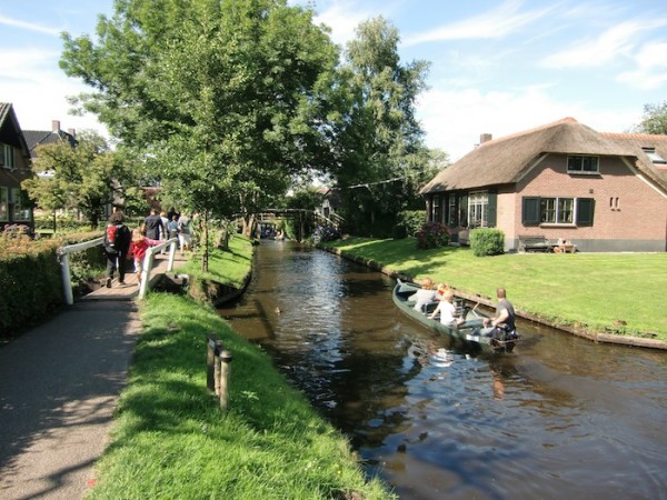 canali, ponti e passerelle a Giethoorn