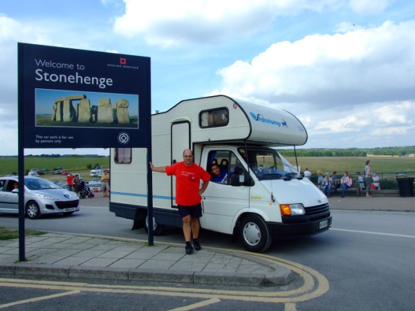 Camper parcheggiato a Stonehenge