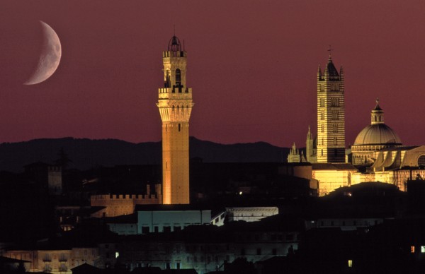 Siena | panorama di notte | Torre di Tocchi Siena | Panorama di notte
