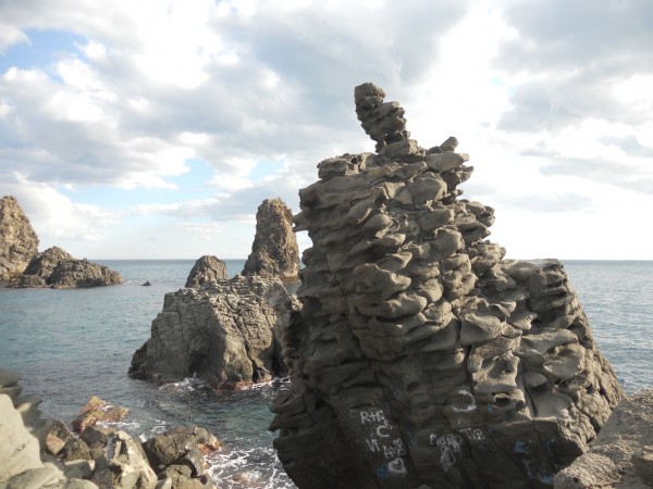 Acitrezza i faraglioni della Baia dei Ciclopi Acitrezza i faraglioni della Baia dei Ciclopi