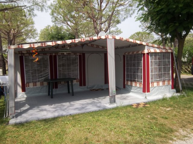 Mikitex, il cucinotto nel verandino aggiuntivo esterno