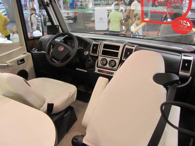 ARCA H 738 GLC | posto guida ARCA H 738 GLC | posto guida