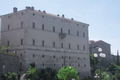 Palazzo Caccia visto dalla Circonvallazione