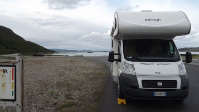 Area picnic sul mare fuori dal paese di Lakselv