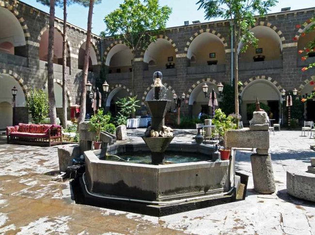 Caravanserraglio a Diyarbakır Caravanserraglio a Diyarbakır