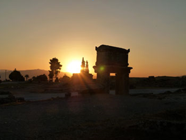 Tramonto sulla Hierapolis di Pamukkale Tramonto sulla Hierapolis di Pamukkale