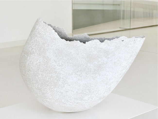 Paivi Rintaniemi, Finlandia, Avis, 2012, ceramica ad alta temperatura 1250° lavorata a mano, h cm 50 x70 Ø