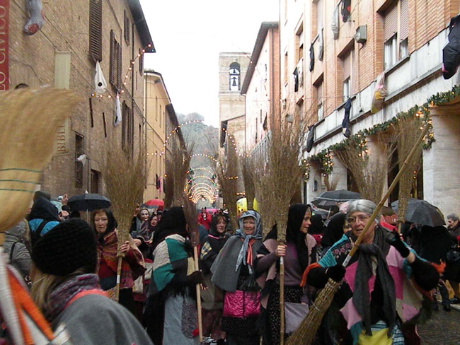 Festa Nazionale della Befana ad Urbania (PU) 2-6 Gennaio 2014