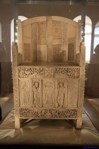 La cattedra d'avorio nel Museo Arcivescovile