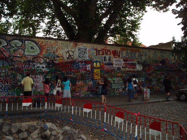 Praga – muro di John Lennon