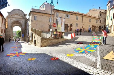 L'infiorata dei camperisti: 3° raduno del Camper Club Corridonia