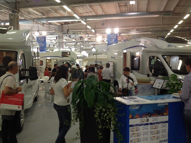 Blucamp non cessa di stupire presentando il nuovo camper GASOLIO-METANO