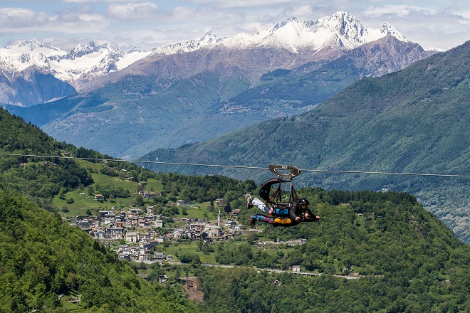 Fly Emotion nel verde del panorama alpino della Valtellina