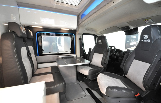 Project 2000: Con una mossa il tavolino scompare nella parete