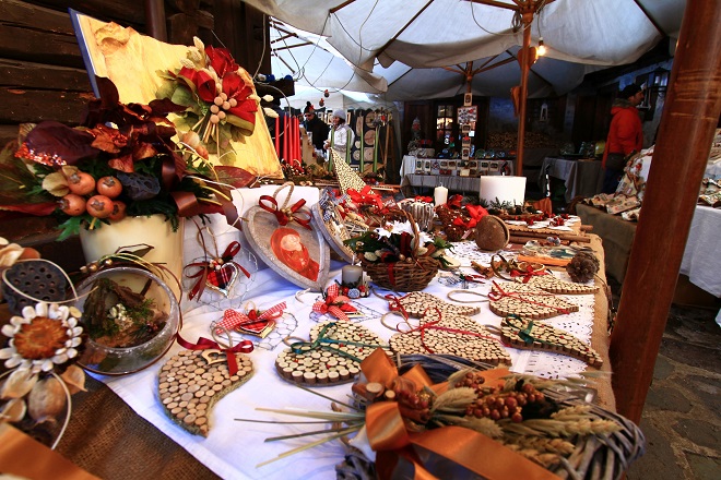 In Carnia Mercatini & Presepi fanno da cornice a sci e sport invernali