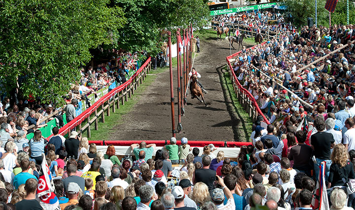 Un viaggio nella leggenda con la 35esima Cavalcata Oswald von Wolkenstein