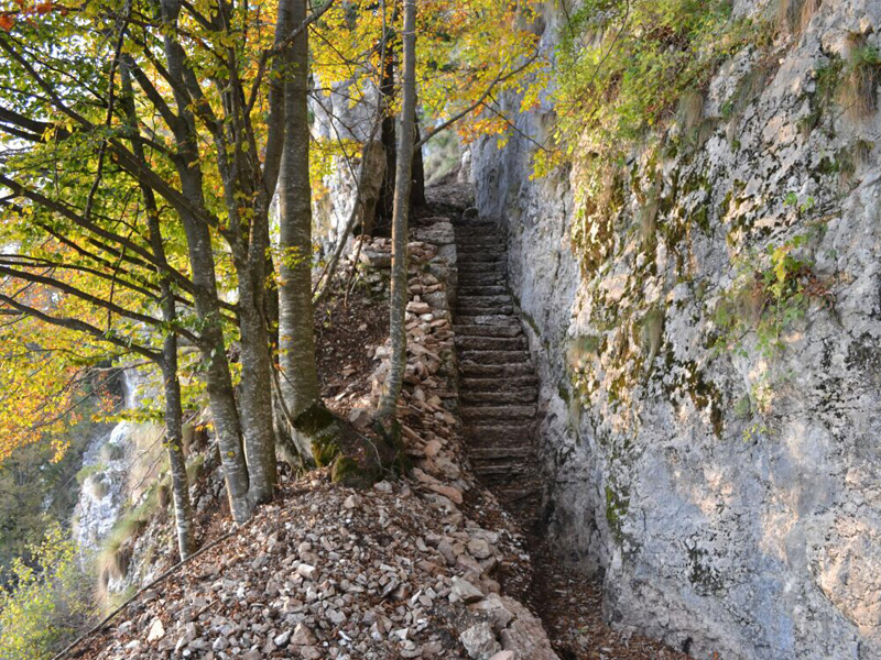 Folgaria, escursione alla Forra del Lupo, un percorso emozionante lungo il fronte della Grande Guerra