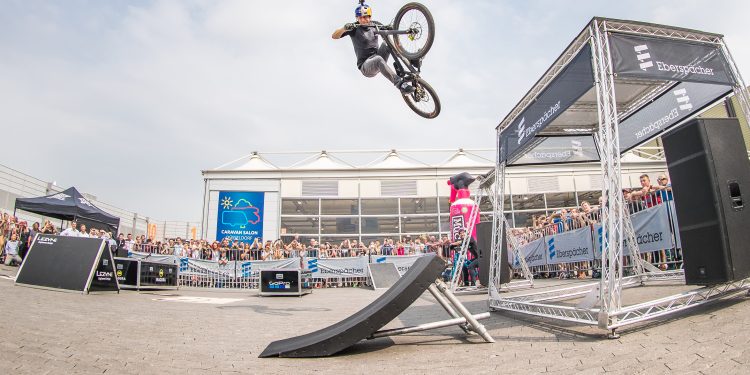 Caravan Salon 2019 di Düsseldorf: Danny Mac Askill testimonial Eberspächer