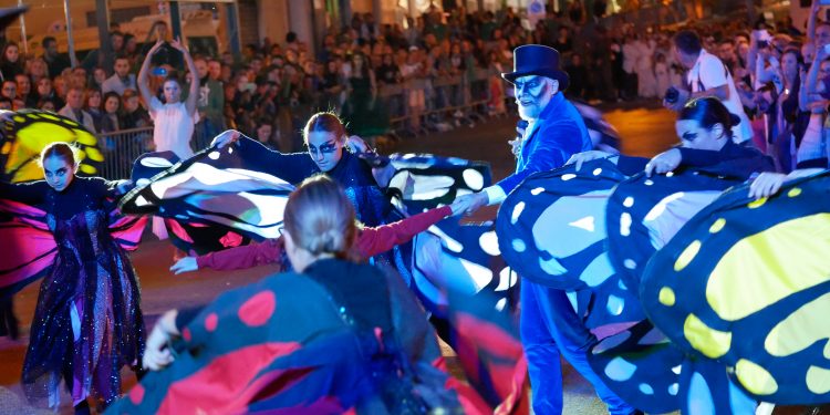 A Carmignano (Prato) torna la magia del San Michele: in piazza il teatro in strada e il Palio dei Ciuchi