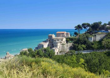 Turismo all’aria aperta: le Marche paradiso per camper, caravan e van