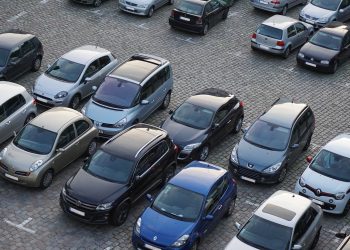 Parcheggi e soste sulle strisce sbiadite: la multa può essere cancellata