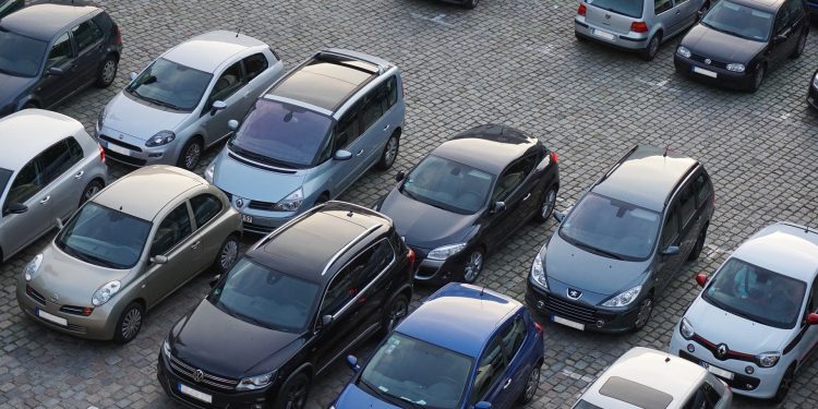 Parcheggi e soste sulle strisce sbiadite: la multa può essere cancellata