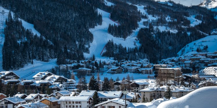 Atmosfera natalizia a La Thuile (AO) con l’accensione dell’albero