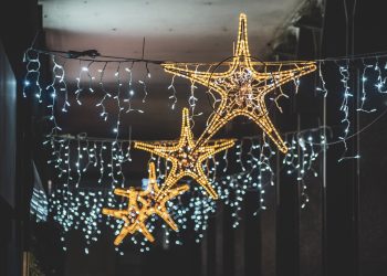 Bra (CN) accende il Natale con le sue eleganti luminarie