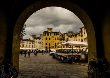 Lucca tra musica, passeggiate ed enogastronomia