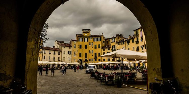 Lucca tra musica, passeggiate ed enogastronomia