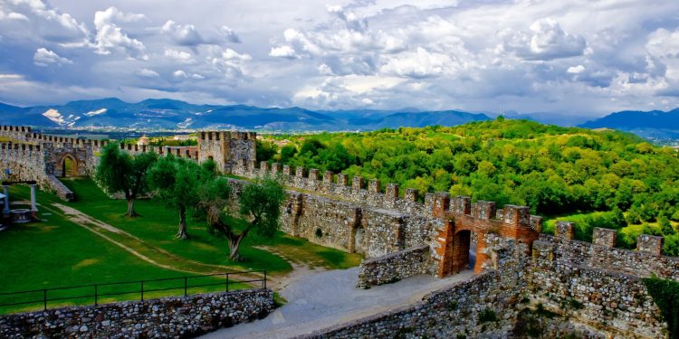 Lonato del Garda omaggia l’Irlanda: domani la Rocca si illuminerà di verde