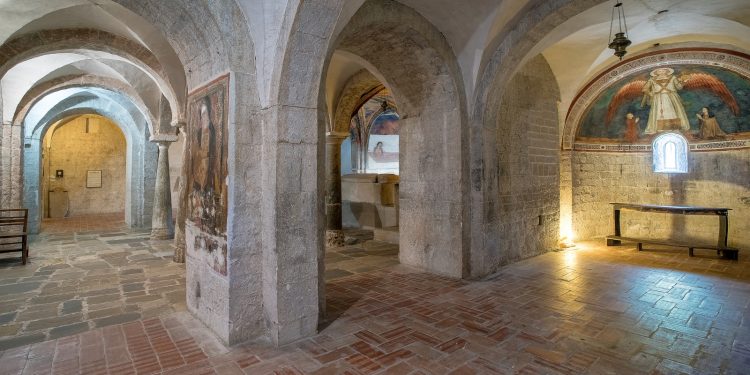 “Graffiti Umbri”, la prima mostra sulle scritture spontanee lungo i sentieri del pellegrinaggio