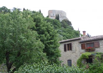 Un bicchiere di vino con lo sguardo verso il cielo: a Castiglione d’Orcia torna Calici di Stelle