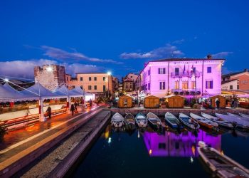 Bardolino si trasforma e diventa la Città del Natale