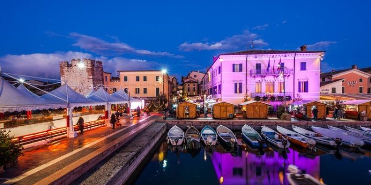 Bardolino si trasforma e diventa la Città del Natale