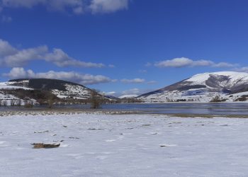 Camminare con le ciaspole in Umbria alla scoperta del paesaggio coperto di neve