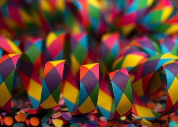 “Maschere e Coriandoli” – Una Guida ai Carnevali d’Italia del giornalista Antonio Castello