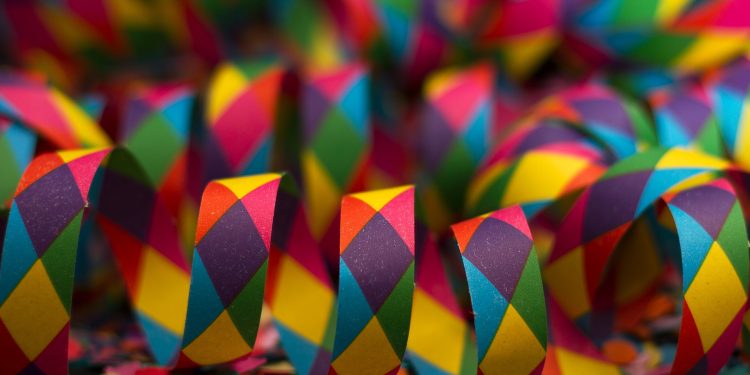 “Maschere e Coriandoli” – Una Guida ai Carnevali d’Italia del giornalista Antonio Castello