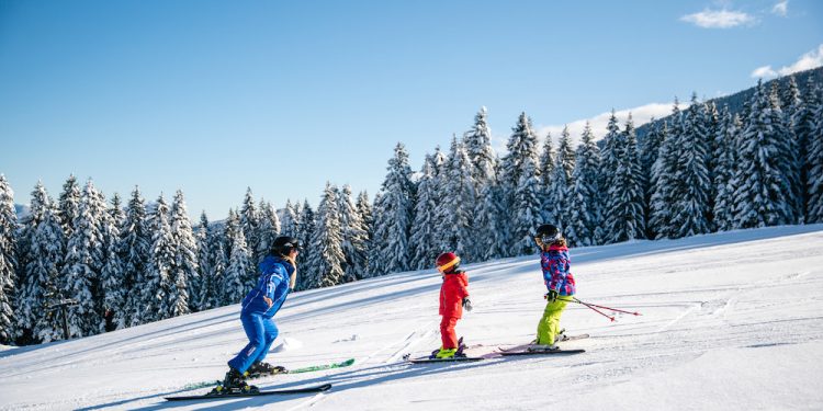 Sci e bambini: i consigli dell’esperto per iniziare a sciare e avvicinarsi alle piste in sicurezza