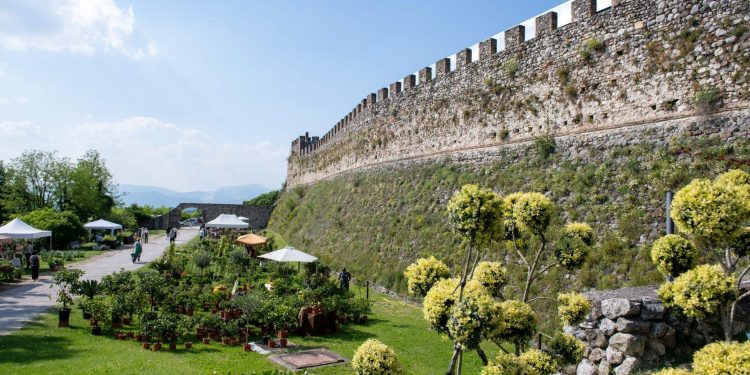 Dall’8 al 10 aprile XIV Edizione di Fiori nella Rocca a Lonato del Garda (BS)