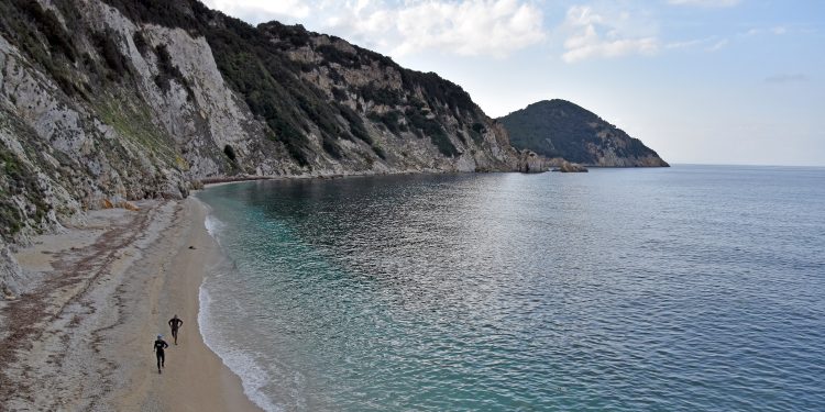 All’Isola d’Elba si corre la Keep Clean and Run, l’ultramaratona che fa bene all’ambiente