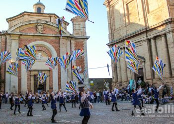 A Corinaldo (AN) tanto colore con la Festa dei Folli