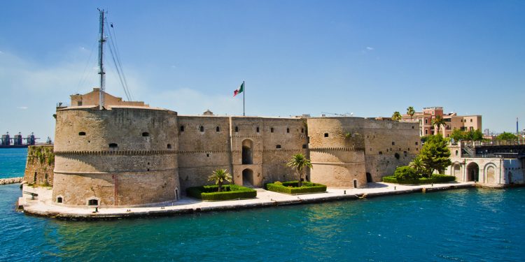 Venerdì 24 giugno a Taranto concerto al tramonto nel Castello Aragonese di William Greco