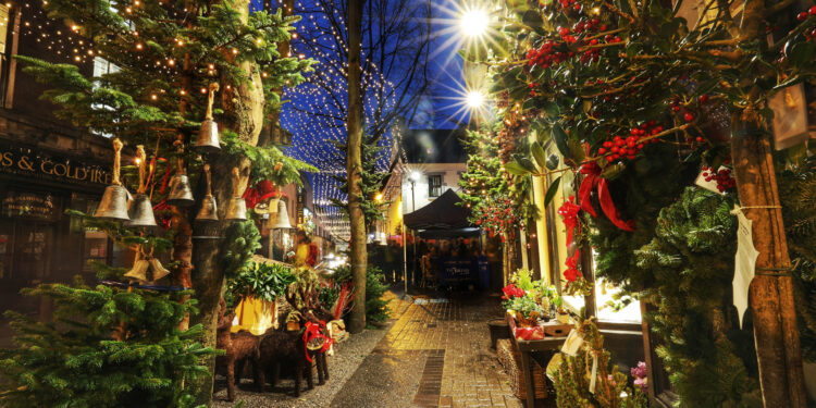 In Irlanda un Natale con mercatini, giochi di luci e Van Morrison in concerto