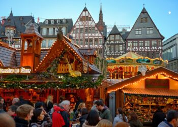Francoforte si illumina di magia: tornano i mercatini di Natale nella città sul Meno