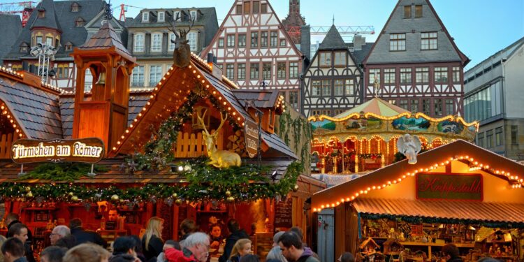 Francoforte si illumina di magia: tornano i mercatini di Natale nella città sul Meno