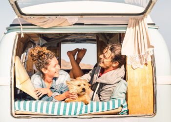 Il giro d’Europa in 80 anni: i giovani italiani conquistano in camper il vecchio continente