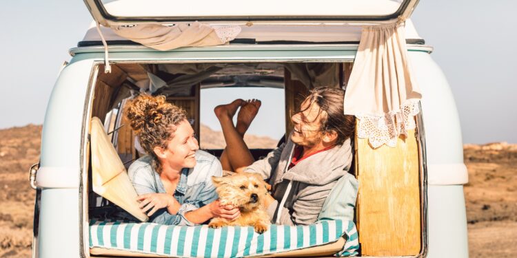 Il giro d’Europa in 80 anni: i giovani italiani conquistano in camper il vecchio continente