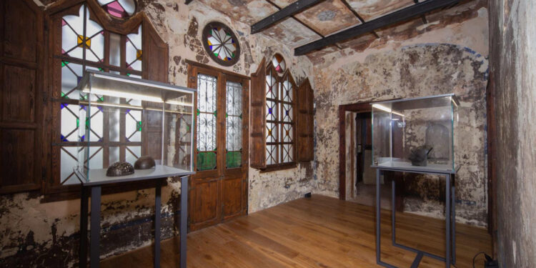 Riapre il Castello Della Monica a Teramo con la mostra “La camera delle meraviglie”