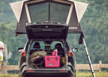 Dometic presenta una tenda gonfiabile per il tetto dei veicoli